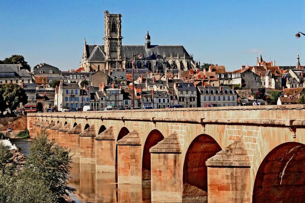 Nevers, Appartement De Standing Proche De La Gare Exterior foto